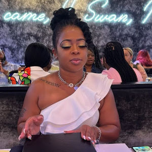 Meet your Posher, Shara